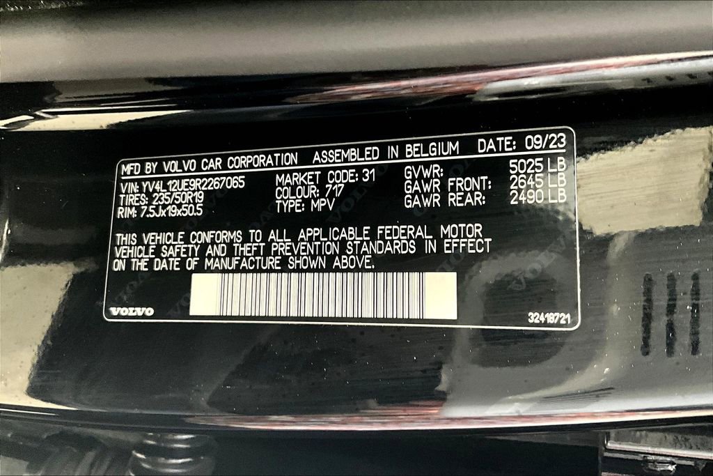 Used 2024 Volvo XC40 B5 Plus w/ Climate Package image 41