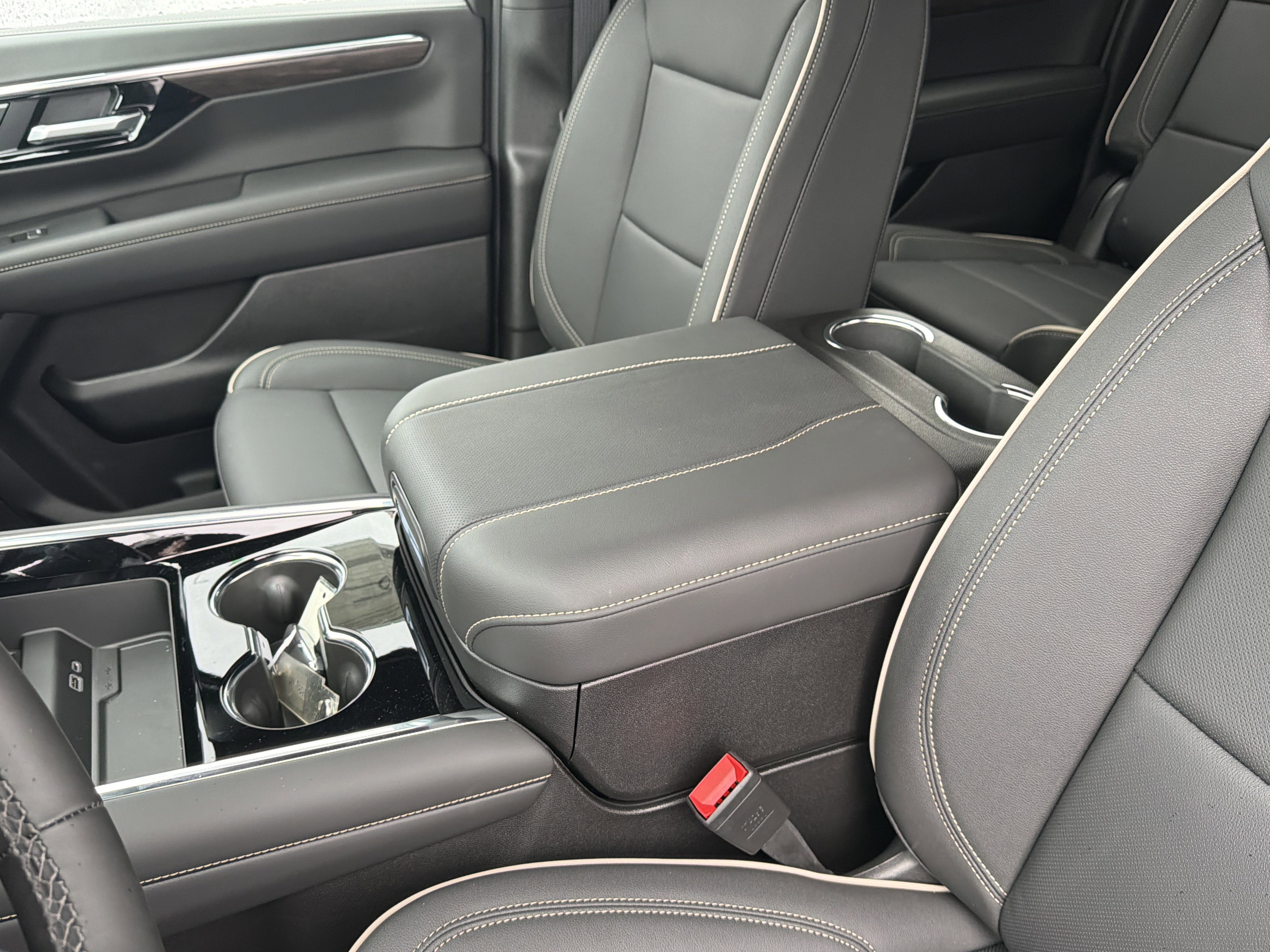 New 2026 Chevrolet Suburban Premier image 17