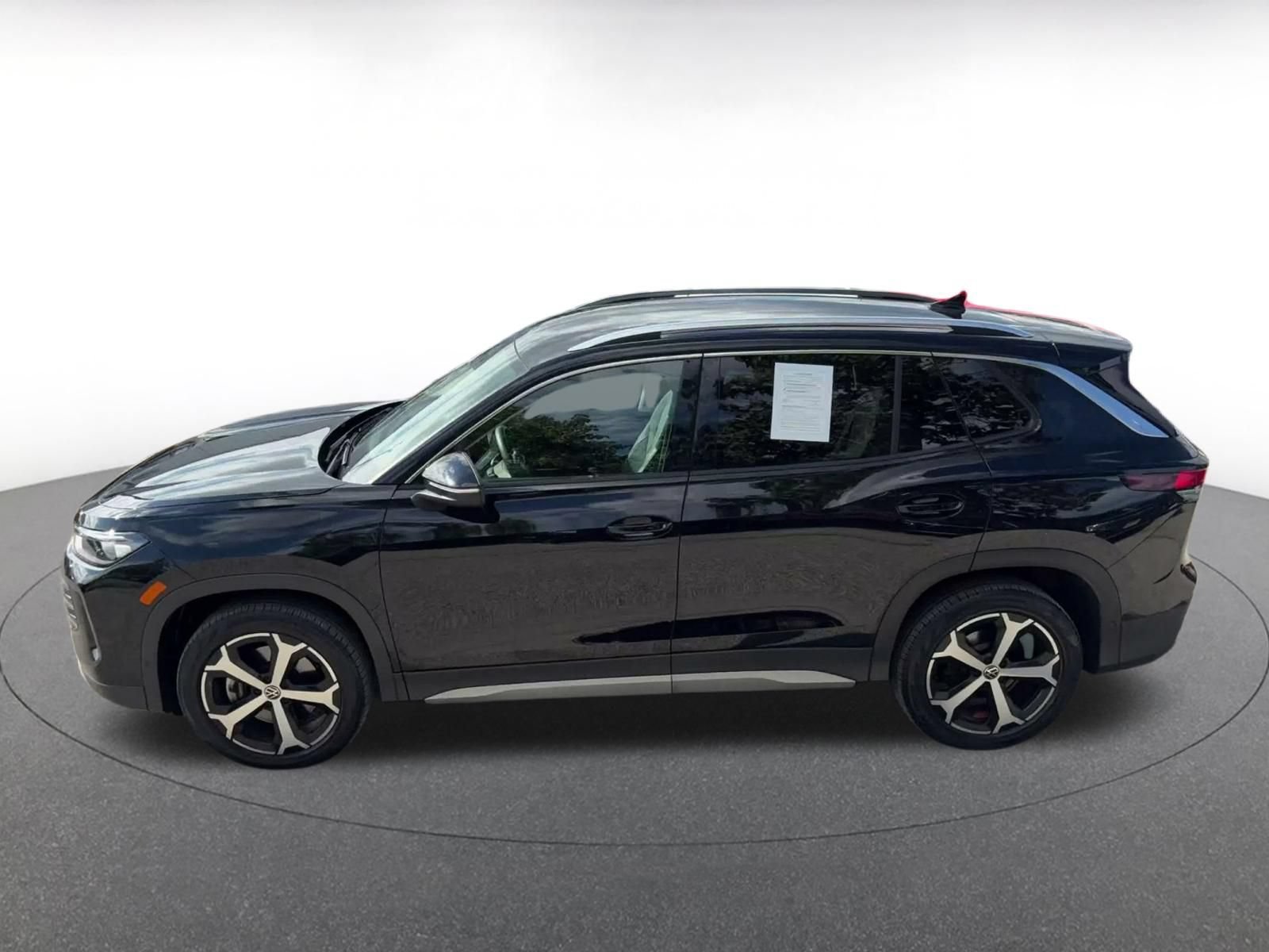 Used 2026 Volkswagen Tiguan SE AWD/4WD image 9