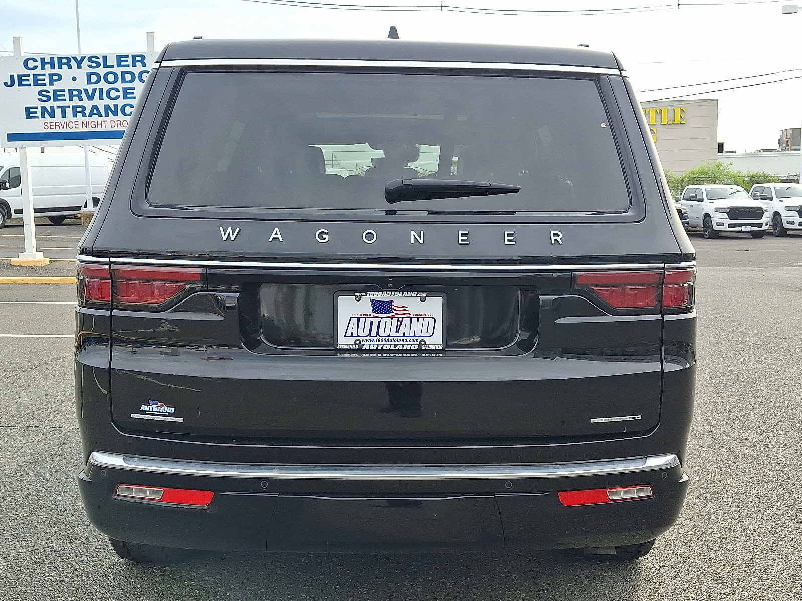 Used 2023 Jeep Wagoneer Series II w/ Premium Group I AWD/4WD image 6
