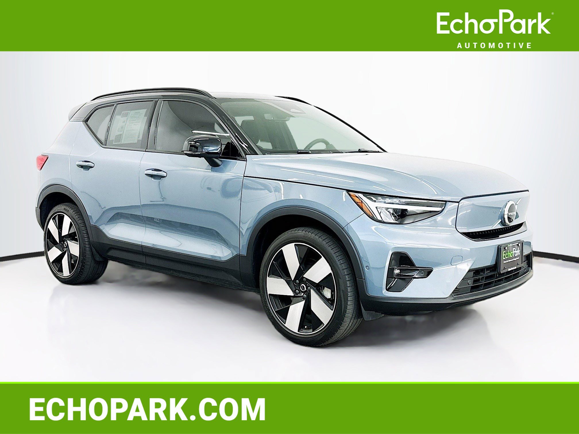 Used 2023 Volvo XC40 Recharge Plus image 1