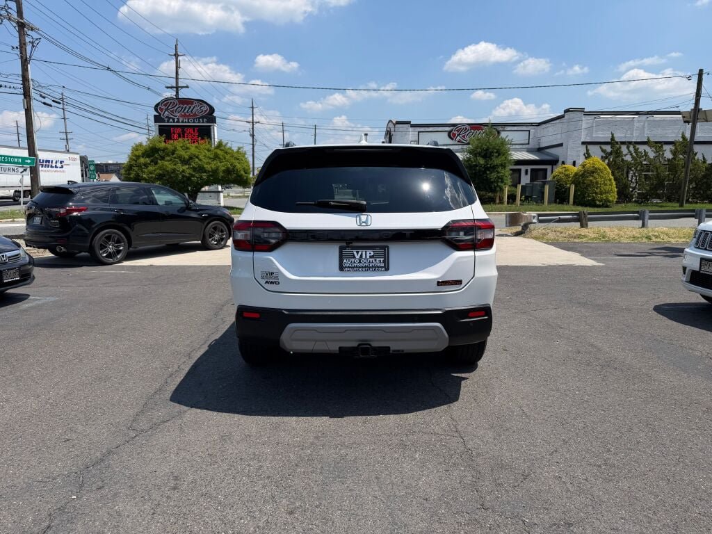 Used 2023 Honda Pilot TrailSport image 6