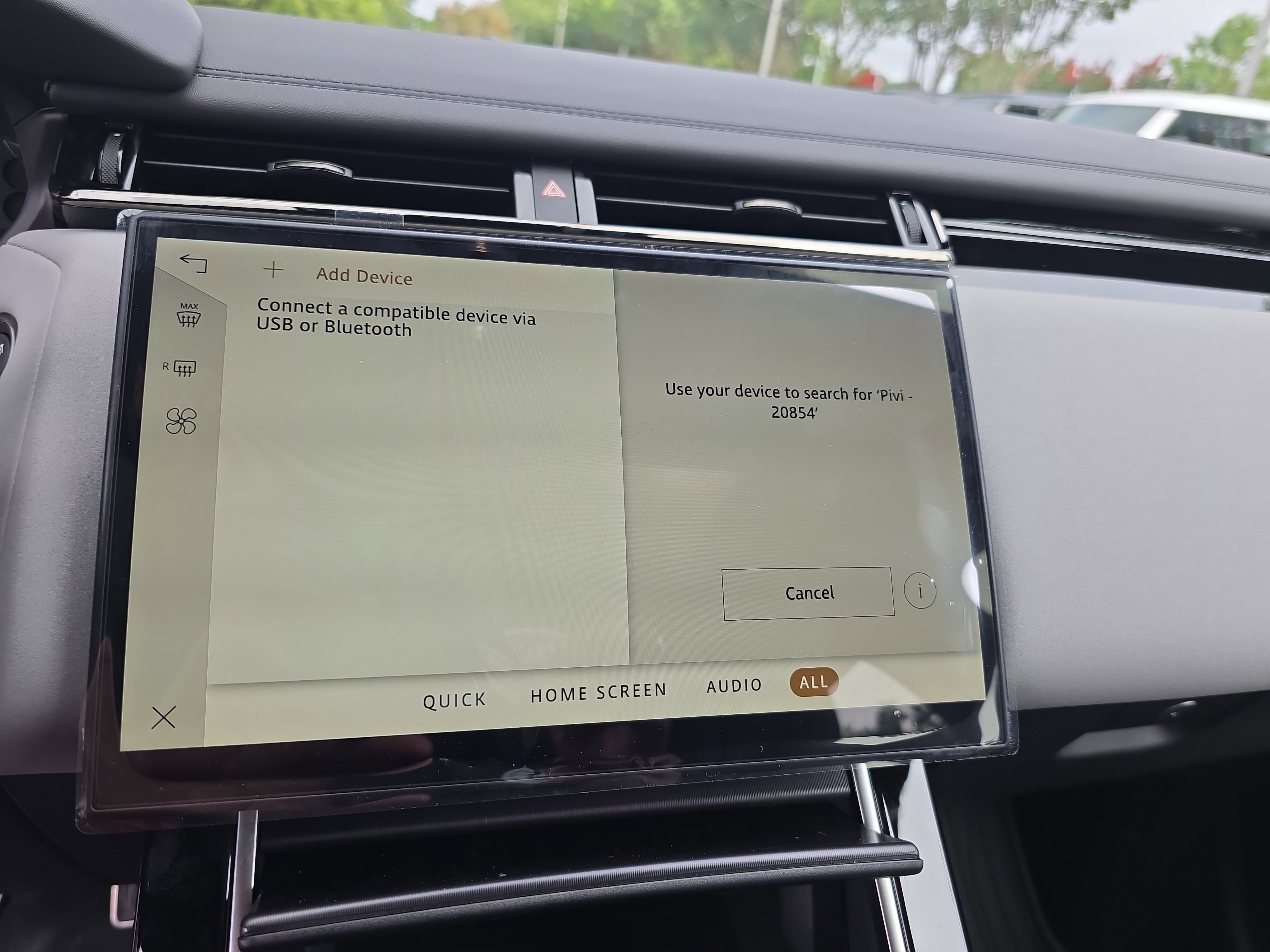New 2026 Land Rover Range Rover Velar Dynamic SE image 21
