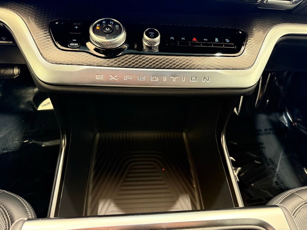 New 2025 Ford Expedition Max Platinum w/ Stealth Performance Package image 42