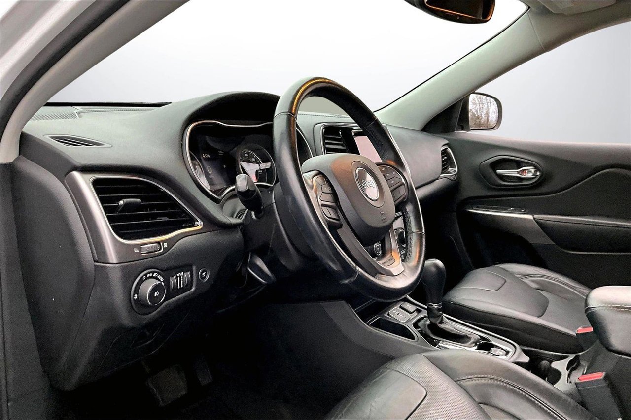 Used 2020 Jeep Cherokee Limited image 18