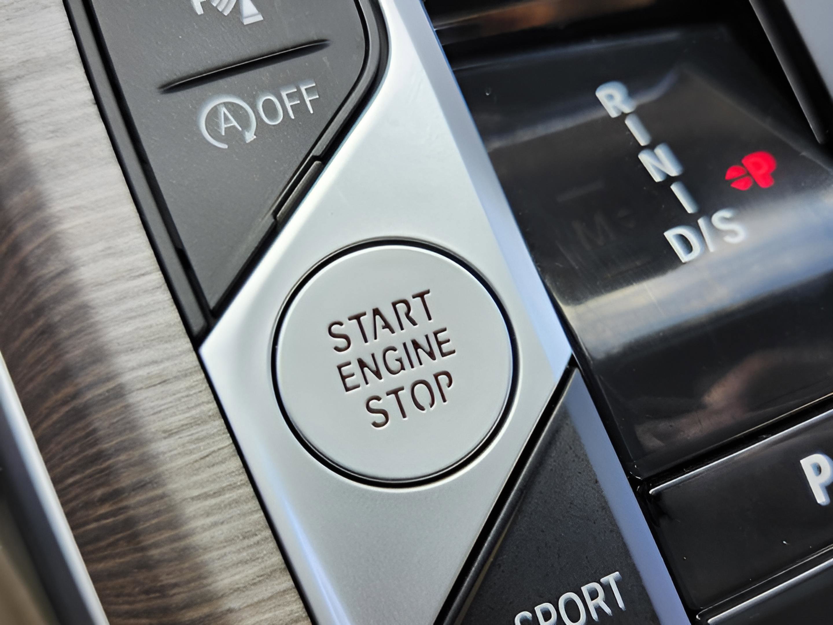 Certified 2025 BMW 330i Sedan w/ Premium Package image 41