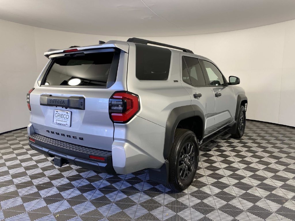 Used 2025 Toyota 4Runner SR5 AWD/4WD image 9