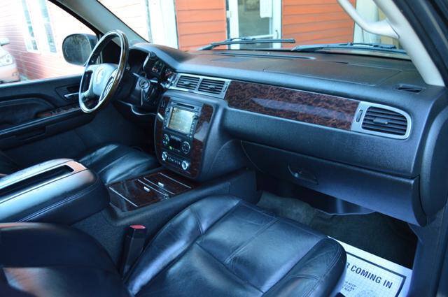 Used 2008 GMC Yukon XL Denali AWD/4WD image 16