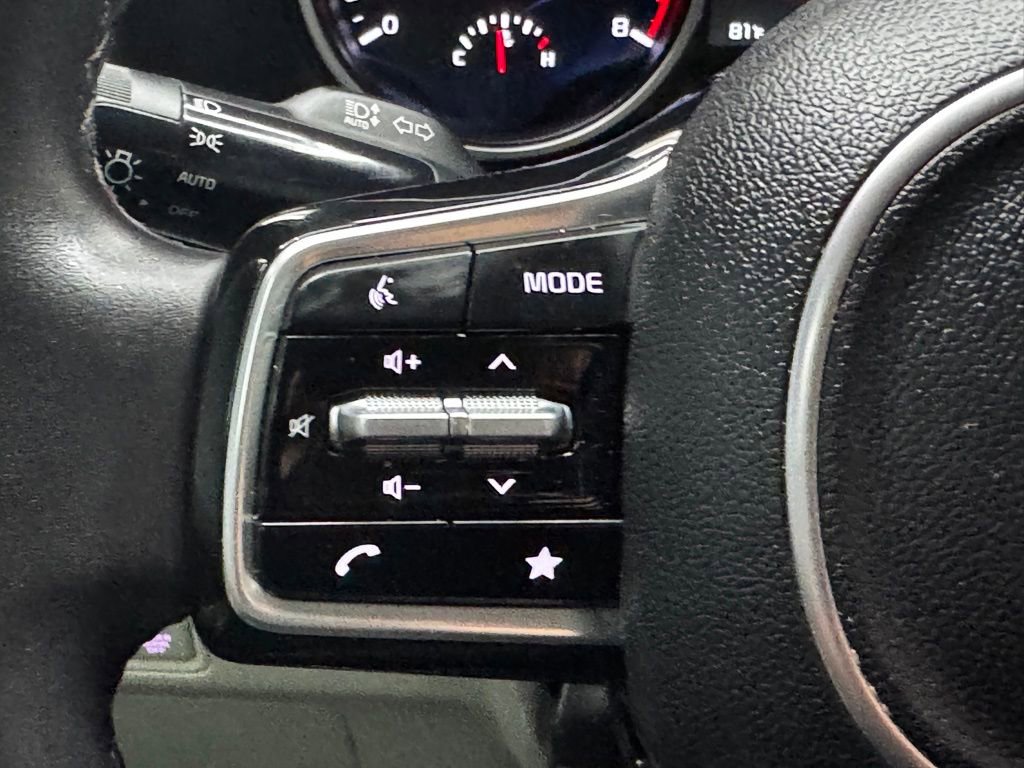 Used 2024 Kia Carnival LX FWD image 30