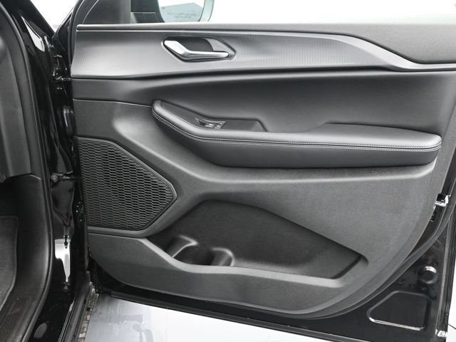 Used 2024 Jeep Grand Cherokee Laredo X AWD/4WD image 11