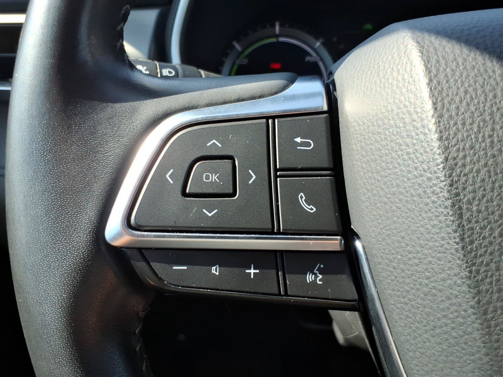 Used 2020 Toyota Highlander XLE AWD/4WD image 15