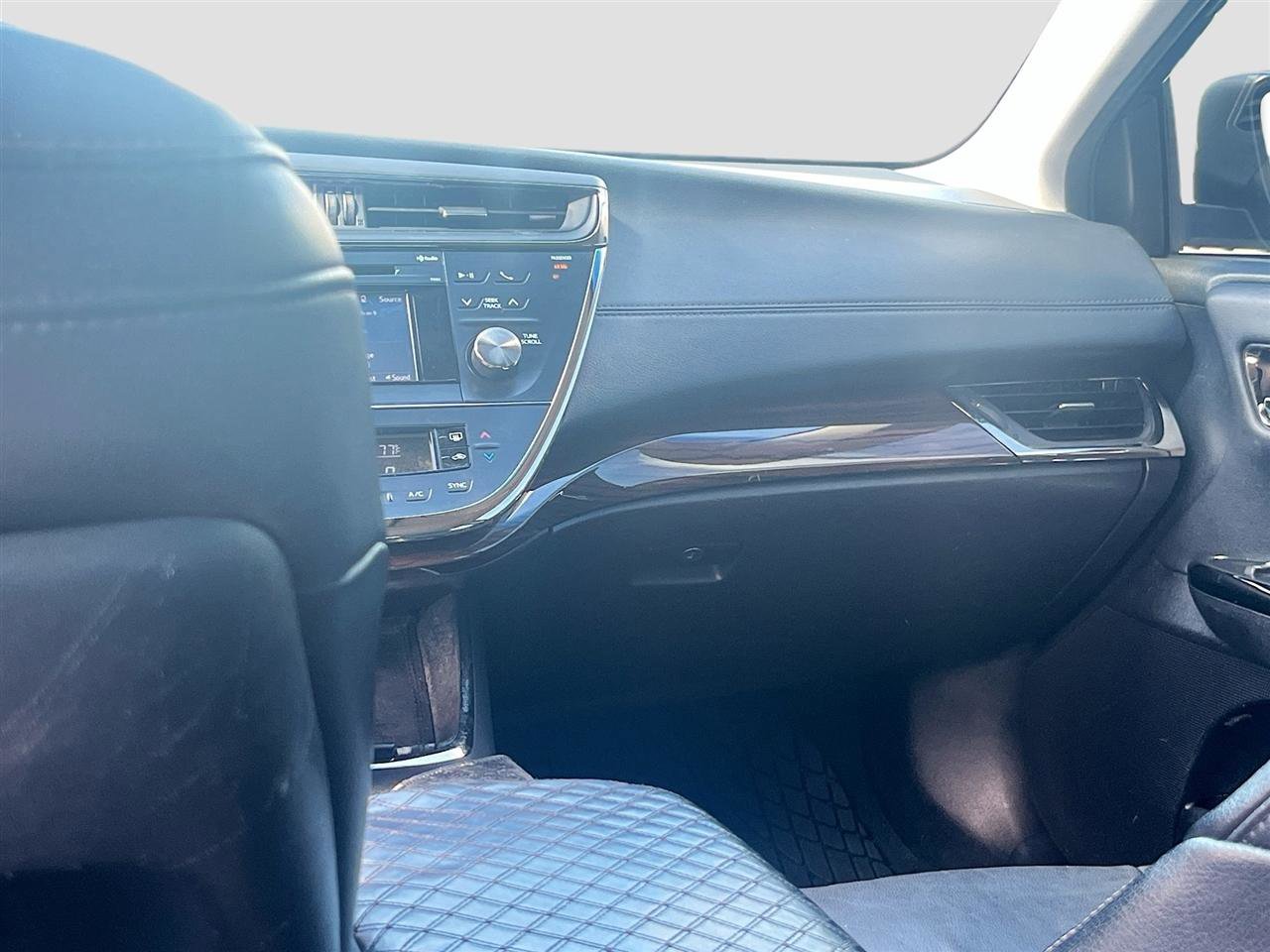 Used 2015 Toyota Avalon XLE Premium image 24