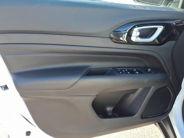 New 2026 Jeep Compass Latitude image 8