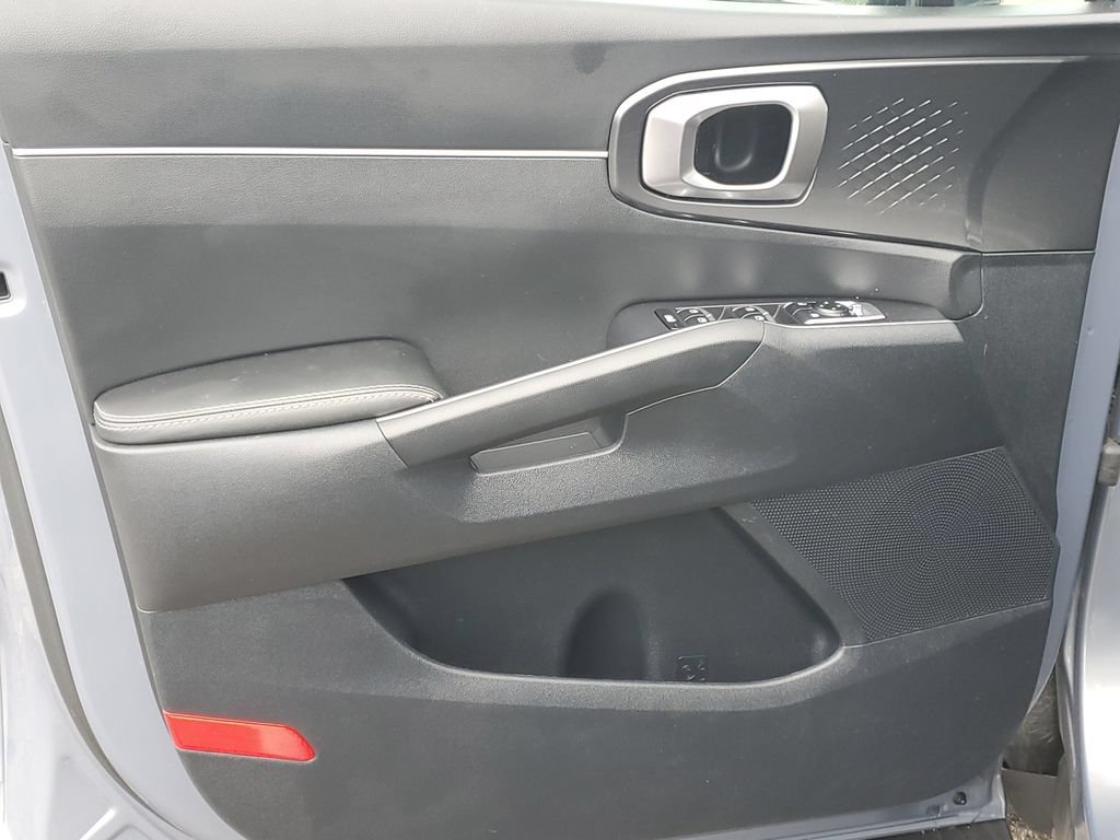 Certified 2023 Kia Sorento LX AWD/4WD image 9