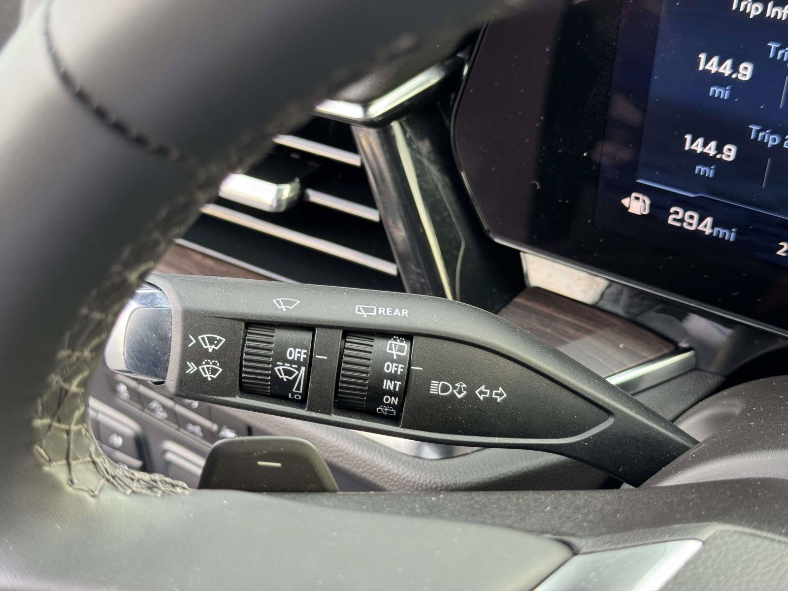 Used 2025 Chevrolet Suburban Z71 AWD/4WD image 8