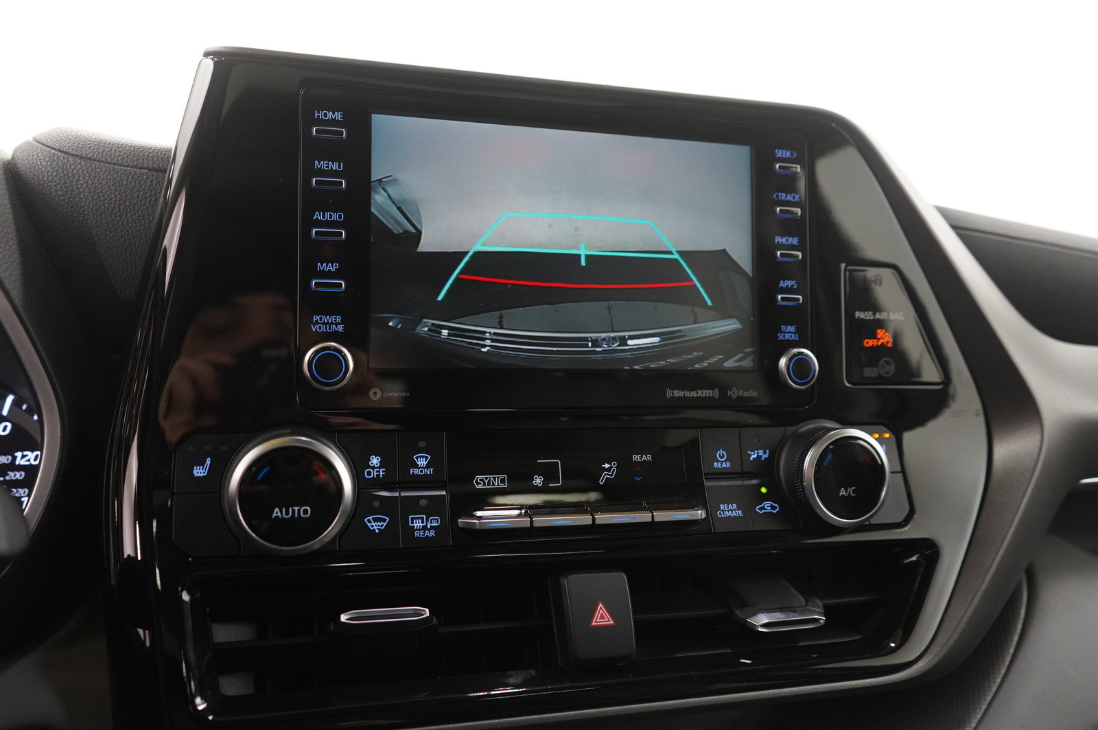 Used 2020 Toyota Highlander XLE image 21