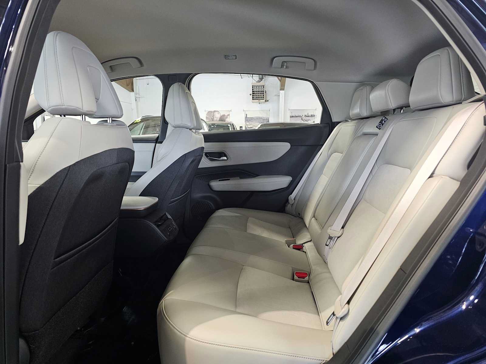 Used 2024 Nissan Ariya AWD image 18