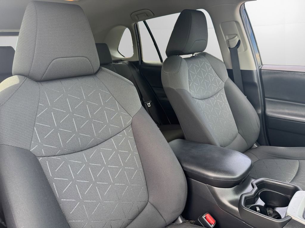 Used 2021 Toyota RAV4 XLE image 15