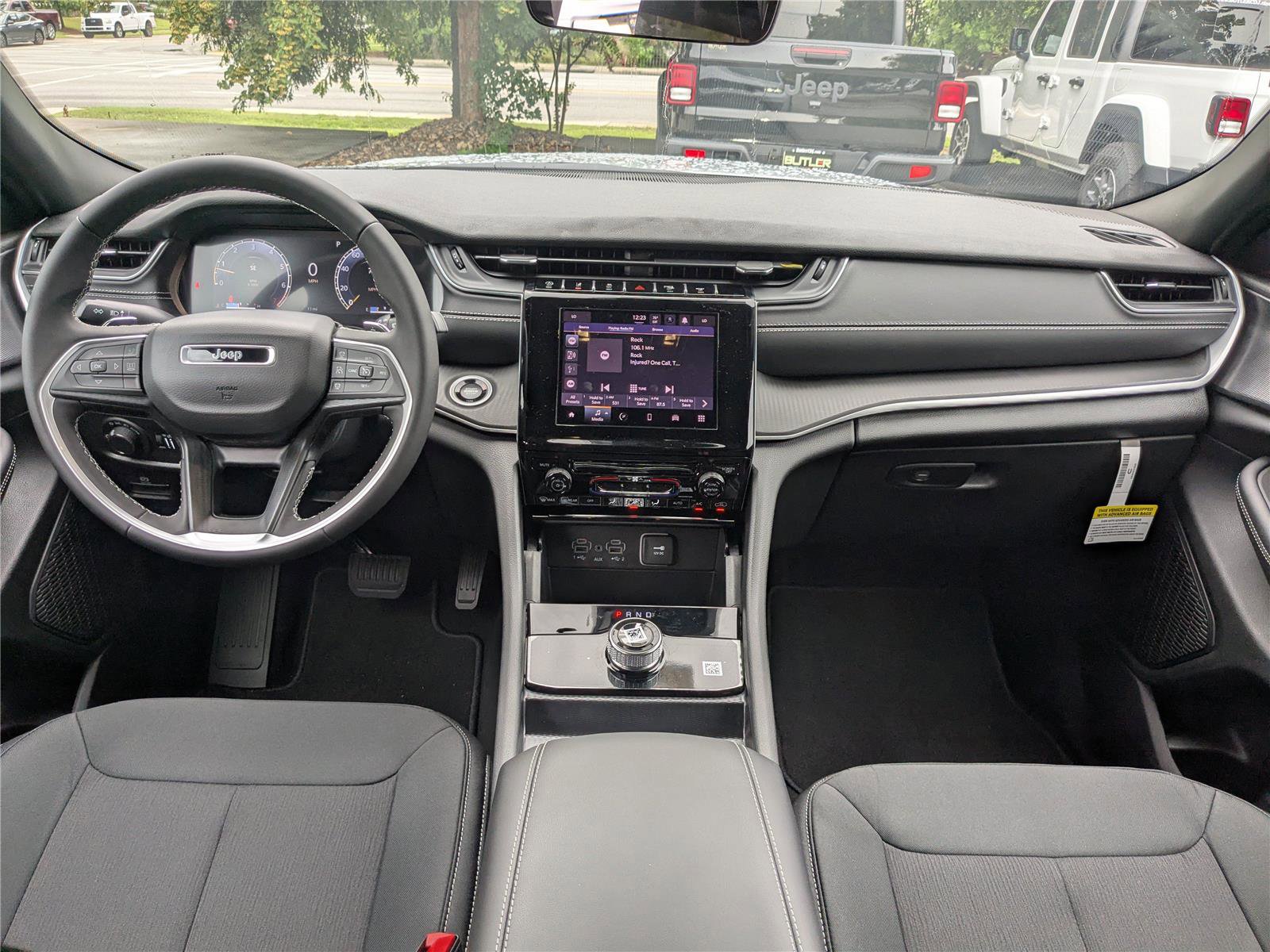 New 2025 Jeep Grand Cherokee L Laredo image 15