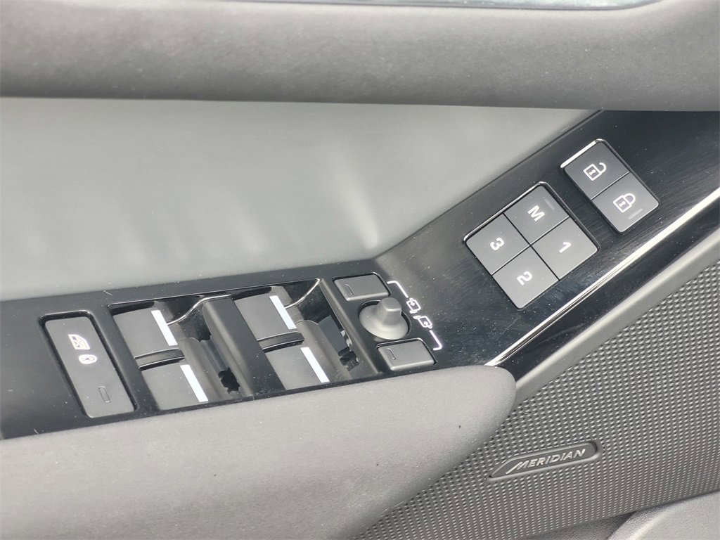 Used 2025 Land Rover Range Rover Velar S image 19