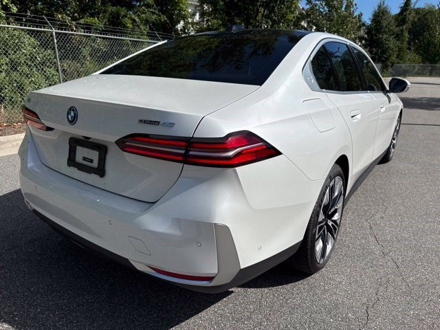 Used 2024 BMW i5 eDrive40i w/ M Sport Package RWD image 5
