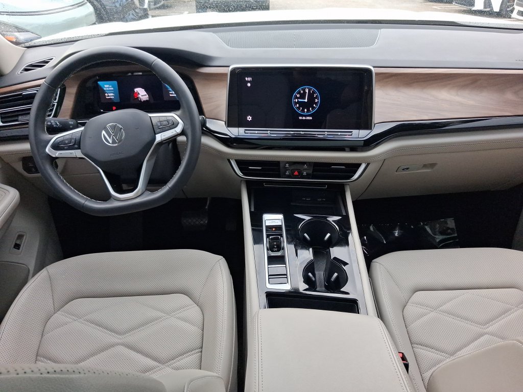 Used 2024 Volkswagen Atlas SE w/ Panoramic Sunroof Package FWD image 17