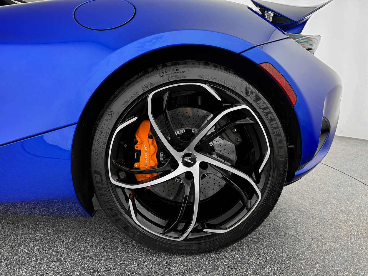 Used 2024 McLaren 750S Spider image 32