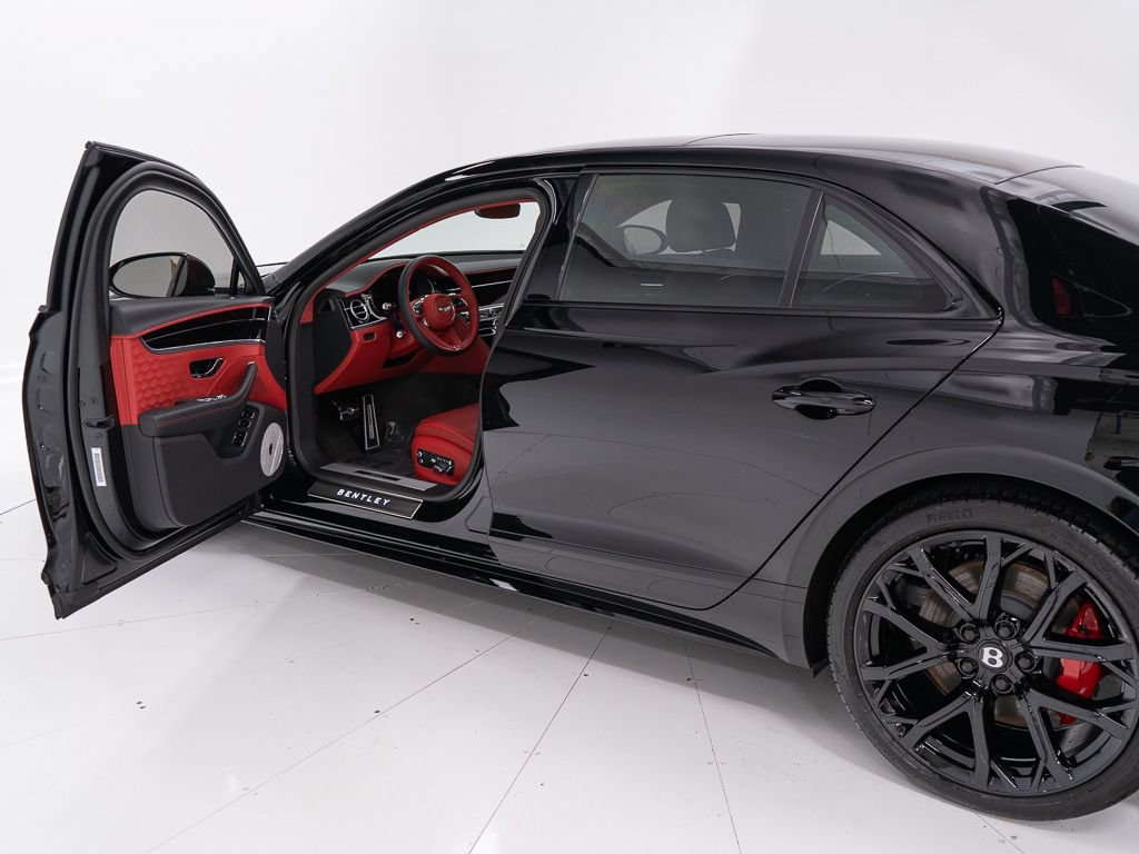 Used 2025 Bentley Flying Spur Plug-In Hybrid AWD/4WD image 9