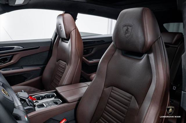 Used 2025 Lamborghini Urus SE image 31