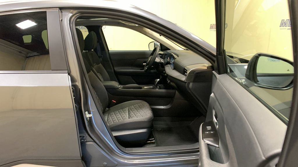 Used 2025 Nissan Kicks SV w/ SV Premium Package image 11