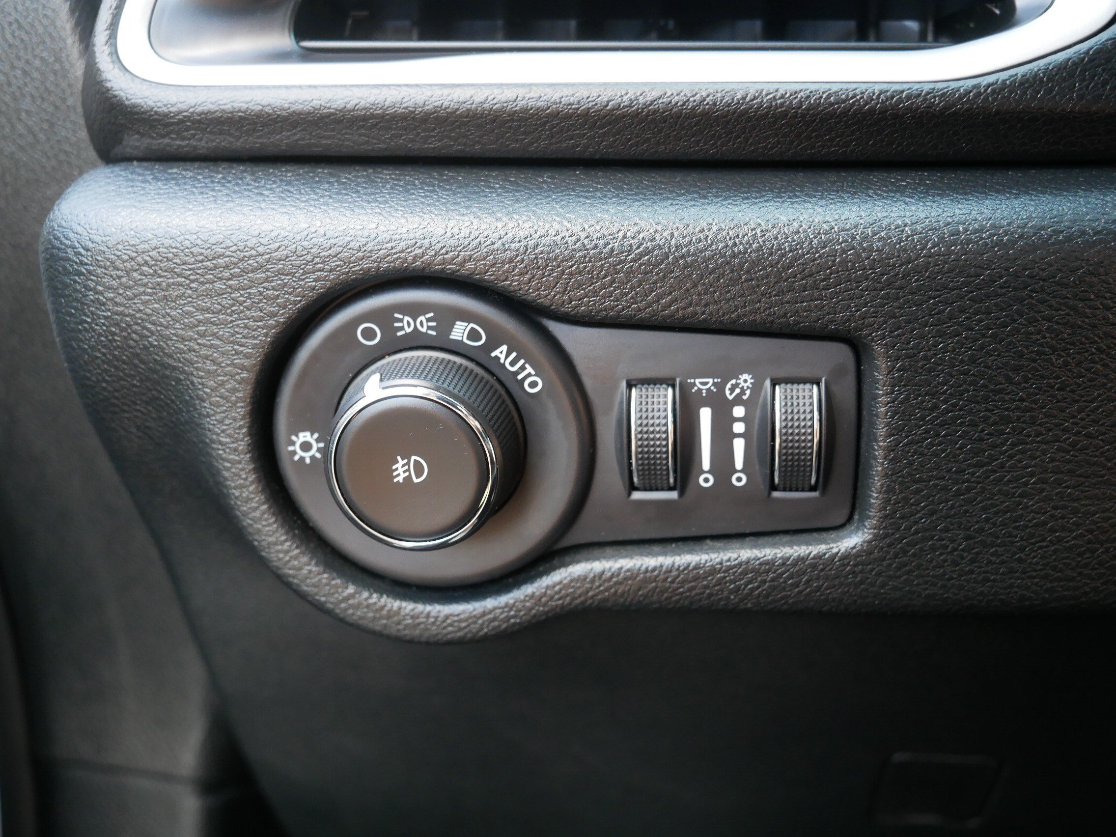 Used 2025 Chrysler Pacifica Select FWD image 26