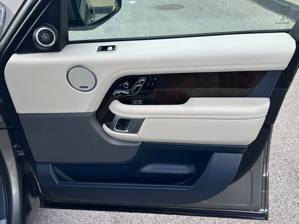 Used 2020 Land Rover Range Rover HSE image 27