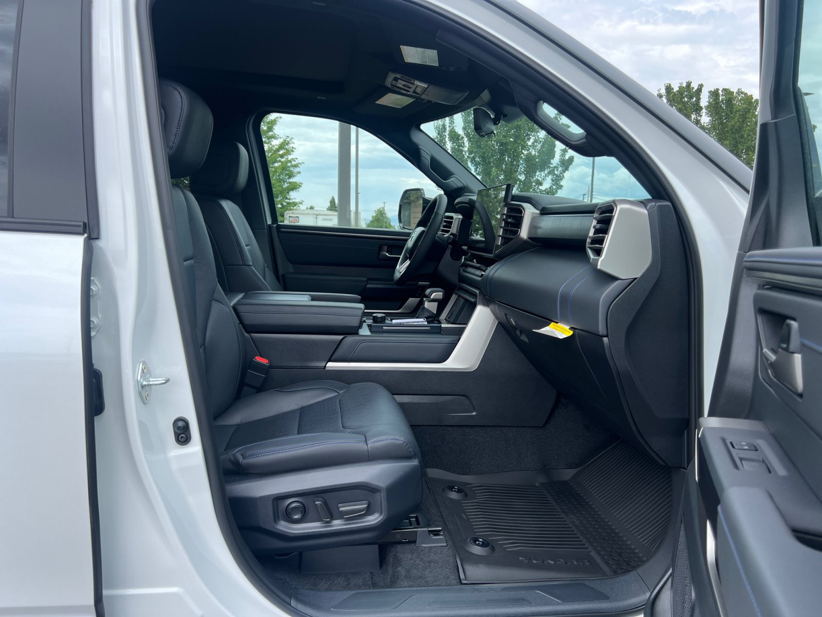 New 2026 Toyota Tundra Platinum w/ Tow Tech Package AWD/4WD image 30