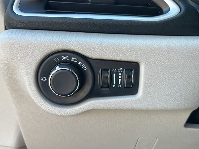 Used 2023 Chrysler Voyager LX FWD image 14