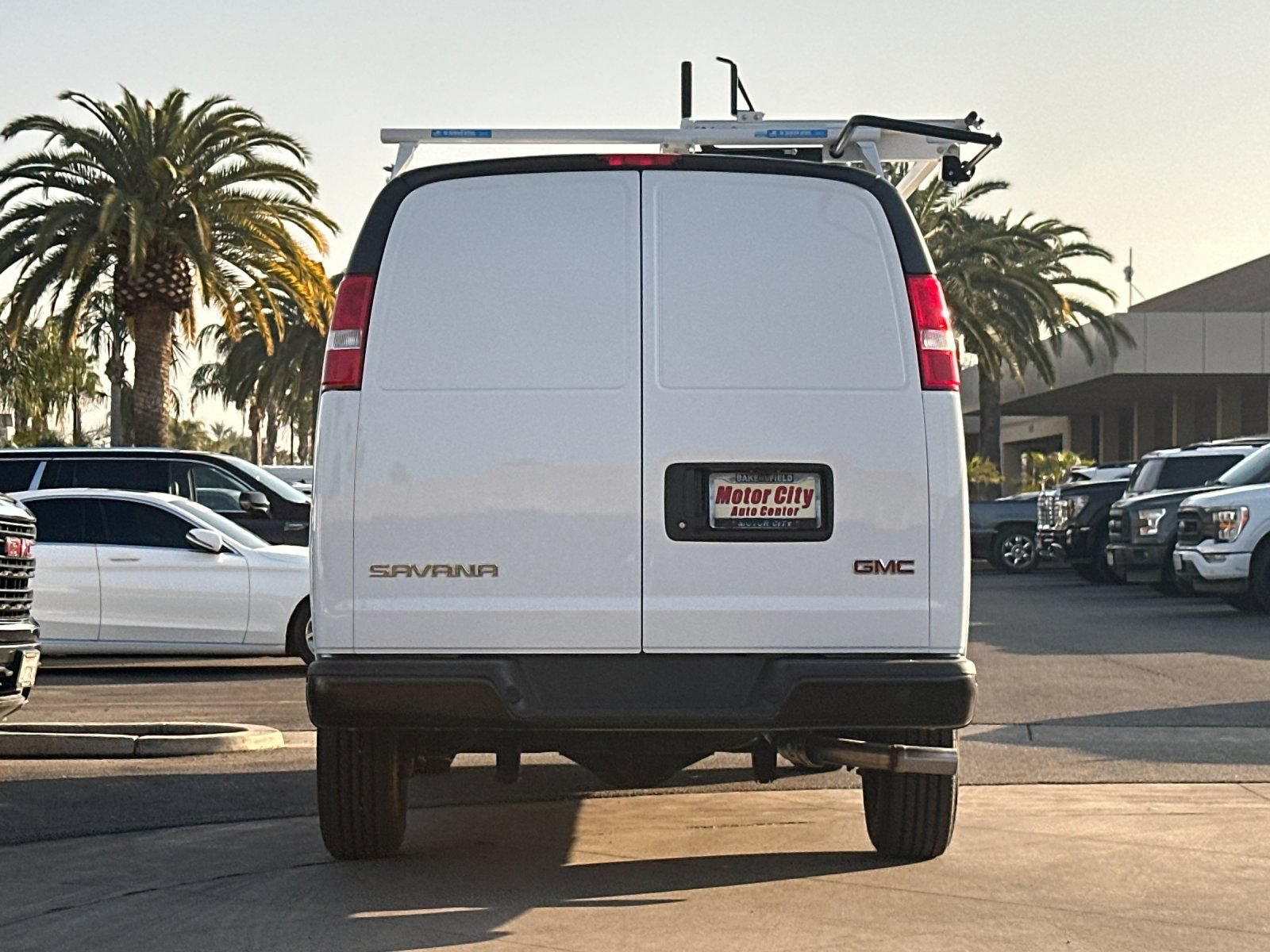 New 2025 GMC Savana 2500 w/ Driver Convenience Package RWD image 3