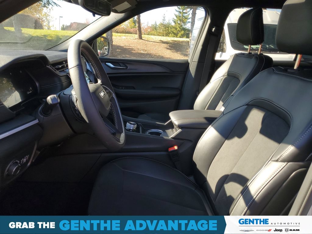 Used 2024 Jeep Grand Cherokee L Altitude AWD/4WD image 7