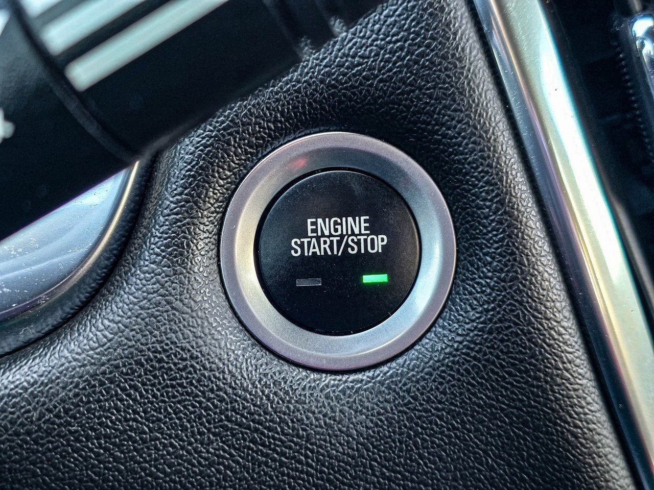 Certified 2023 Chevrolet Traverse LT w/ Rear Camera Mirror Package image 19