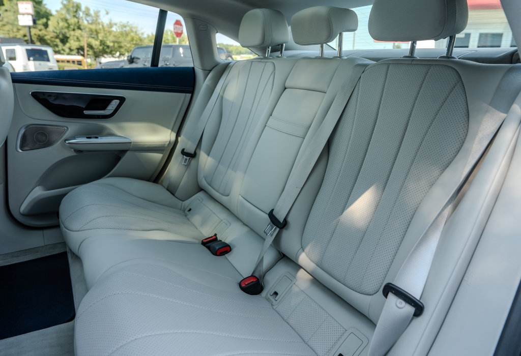 Used 2023 Mercedes-Benz EQE 350+ 4MATIC Sedan w/ Exclusive Trim Package image 19