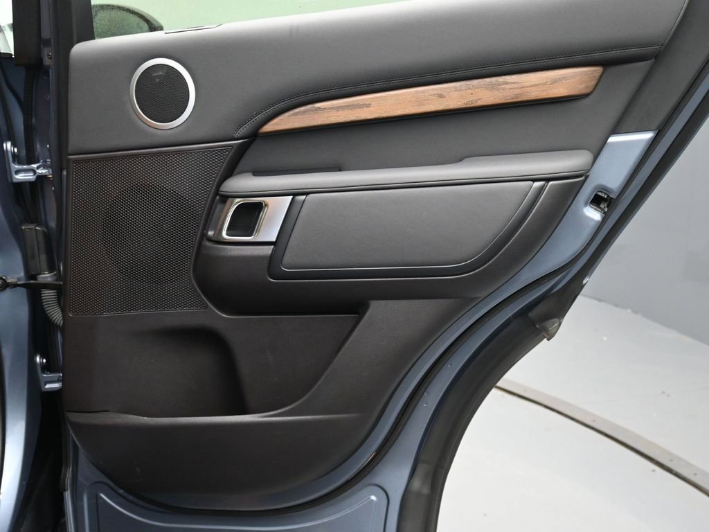 Used 2018 Land Rover Discovery HSE image 24