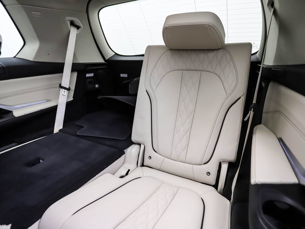 Used 2022 BMW X7 xDrive40i w/ Premium Package AWD/4WD image 24