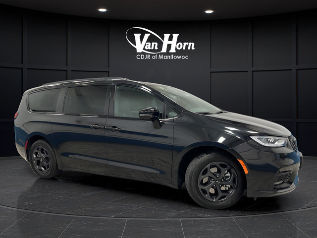 Used 2024 Chrysler Pacifica Premium
