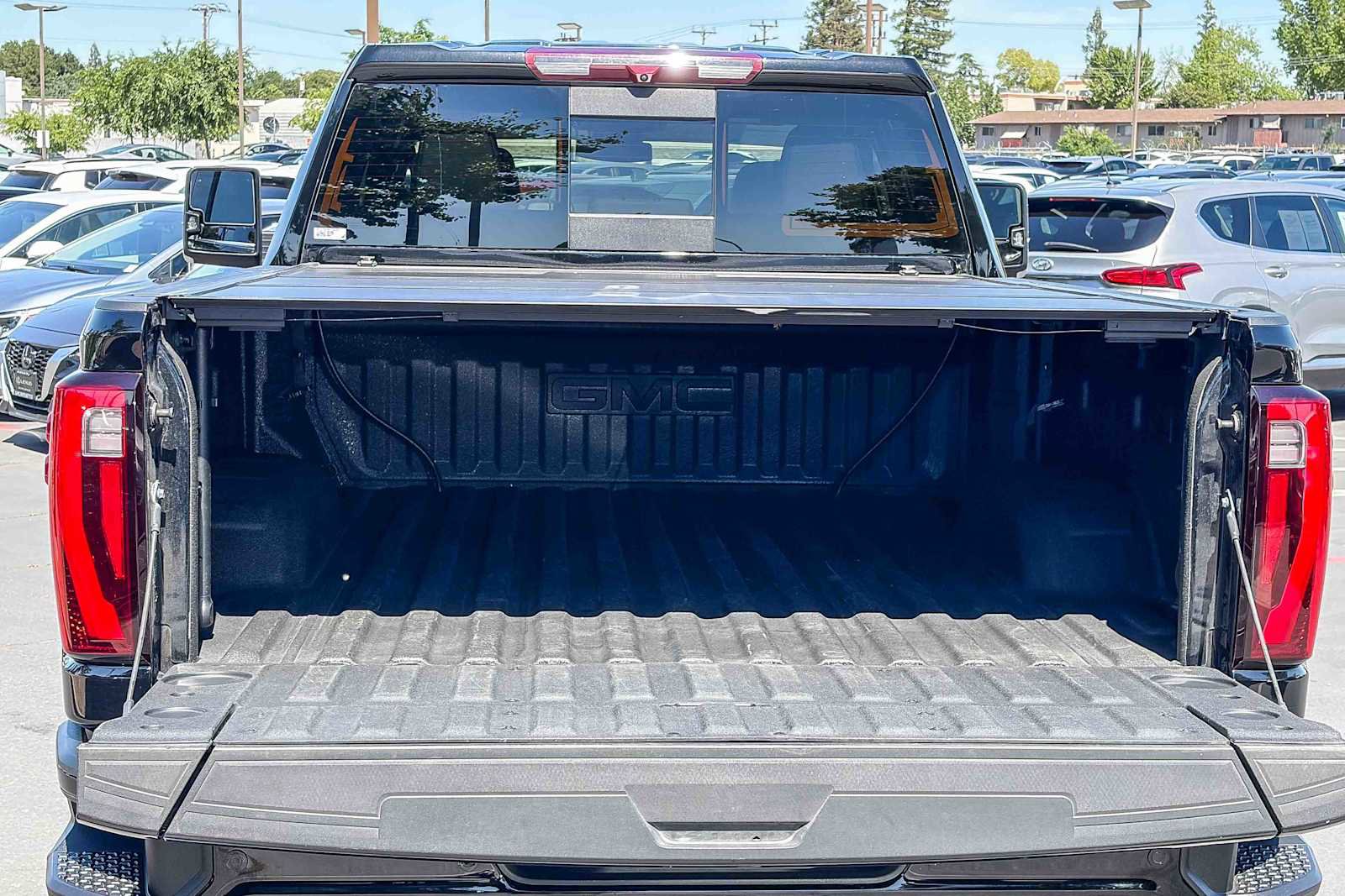 Used 2025 GMC Sierra 2500 Denali image 25