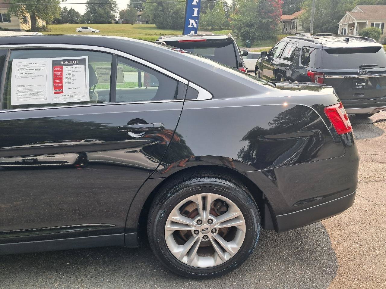Used 2017 Ford Taurus SE FWD image 5