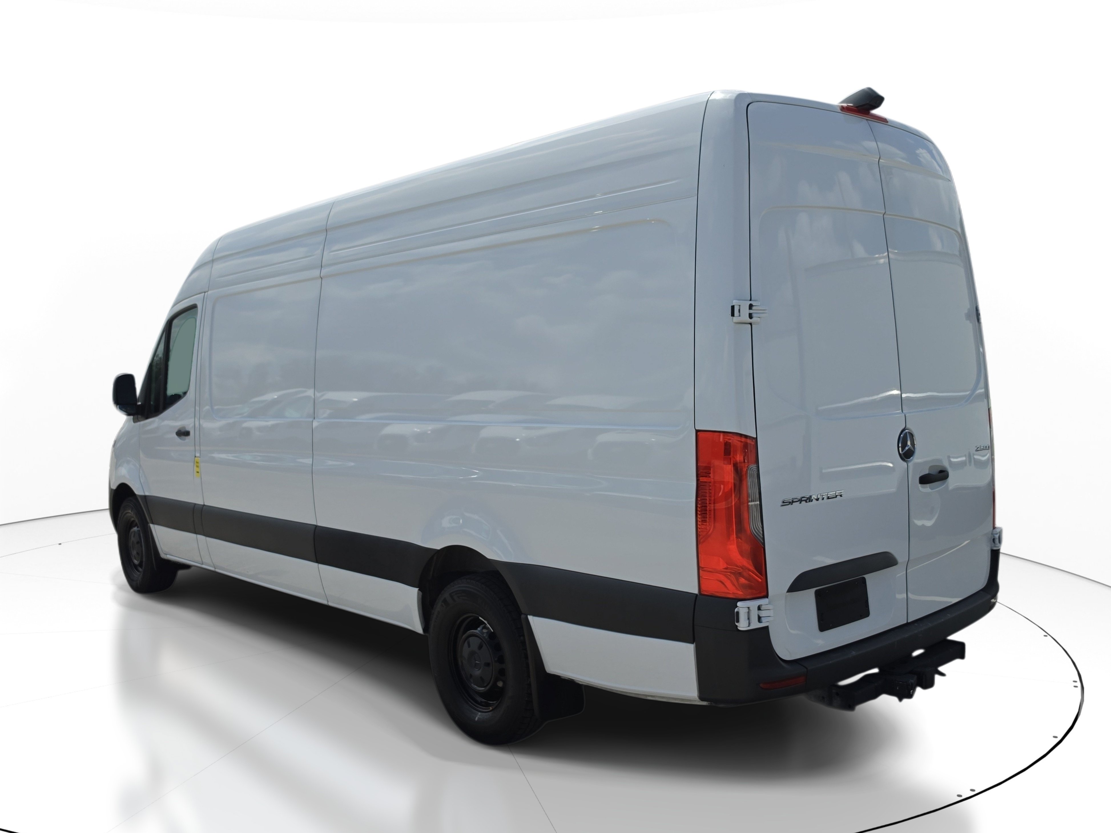 Used 2025 Mercedes-Benz Sprinter 2500 image 4