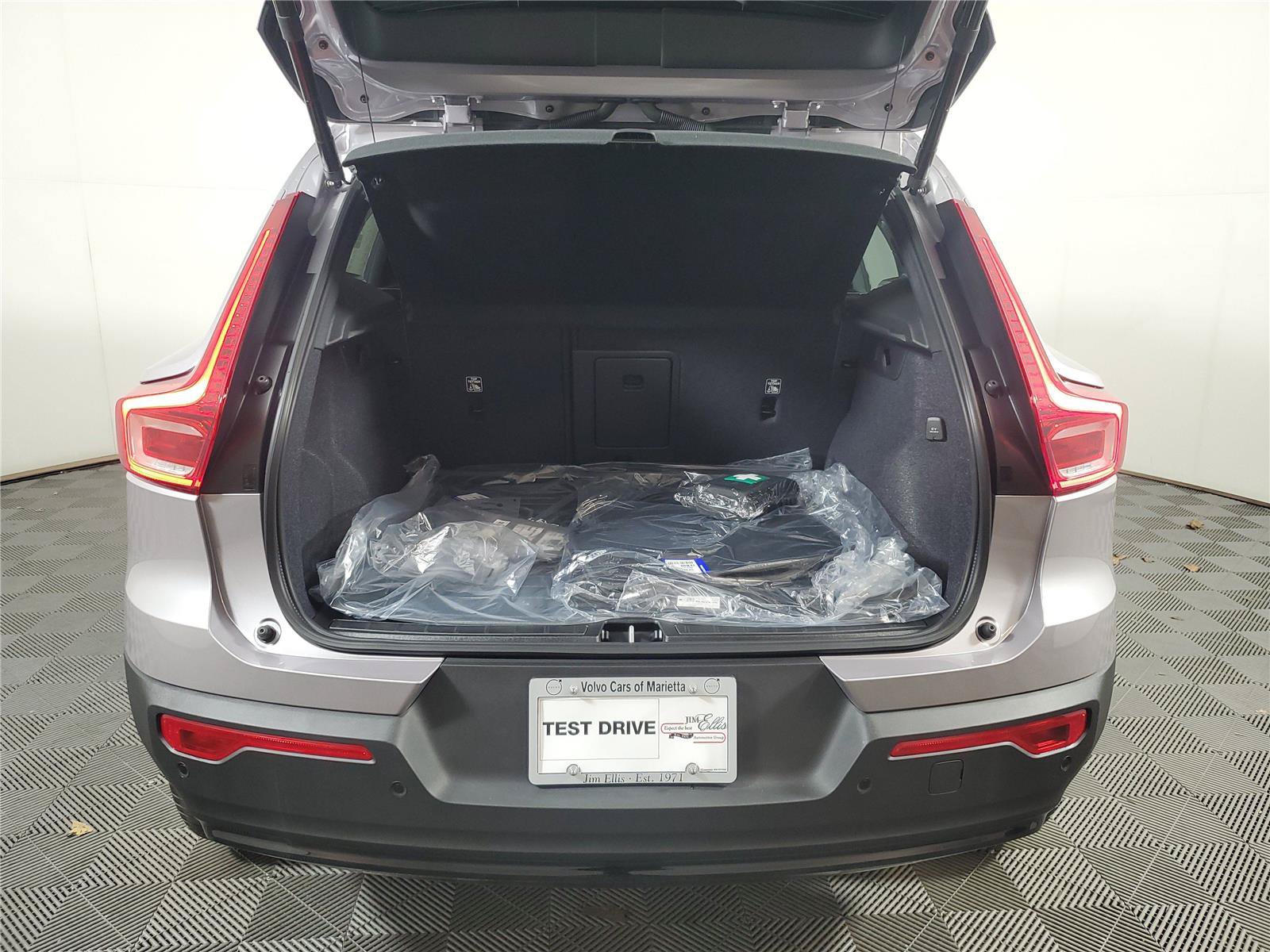 New 2026 Volvo XC40 B5 Plus w/ Protection Package Premier AWD/4WD image 9