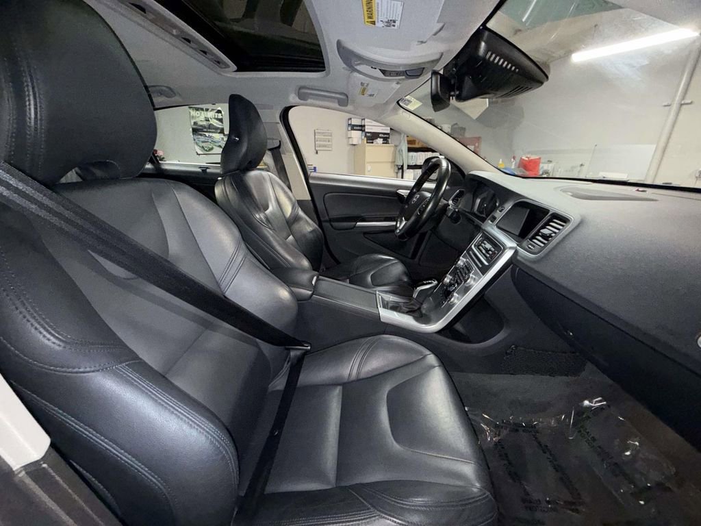 Used 2018 Volvo S60 T5 Inscription Platinum image 14