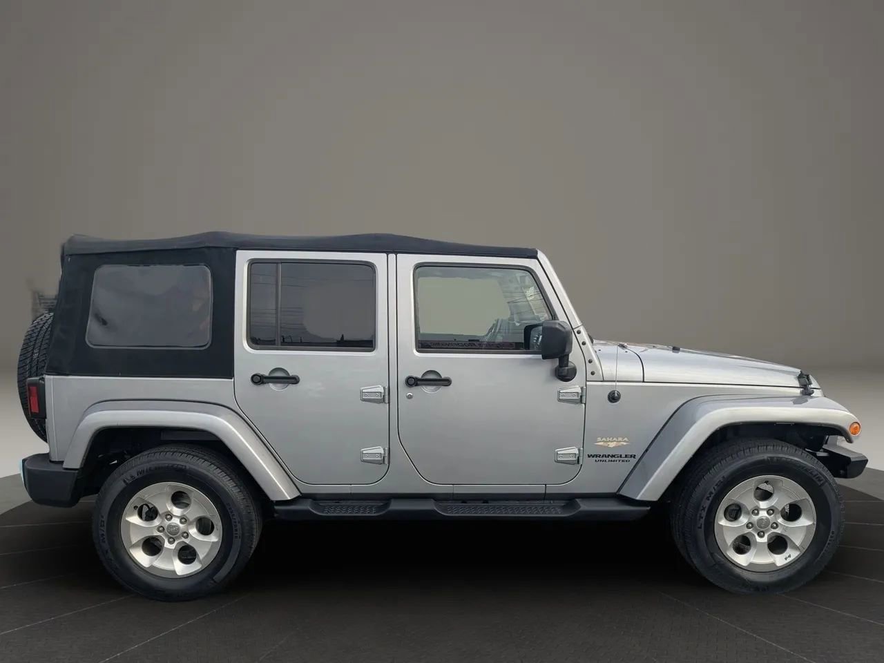 Used 2015 Jeep Wrangler Unlimited Sahara w/ Connectivity Group AWD/4WD image 4