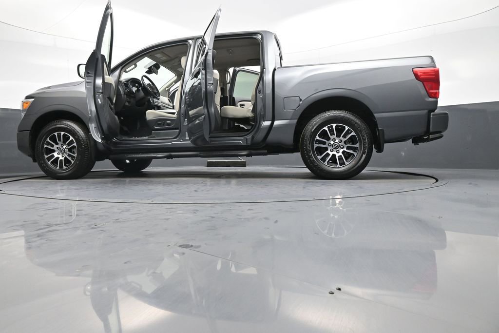 Used 2024 Nissan Titan SV w/ SV Convenience Package image 46