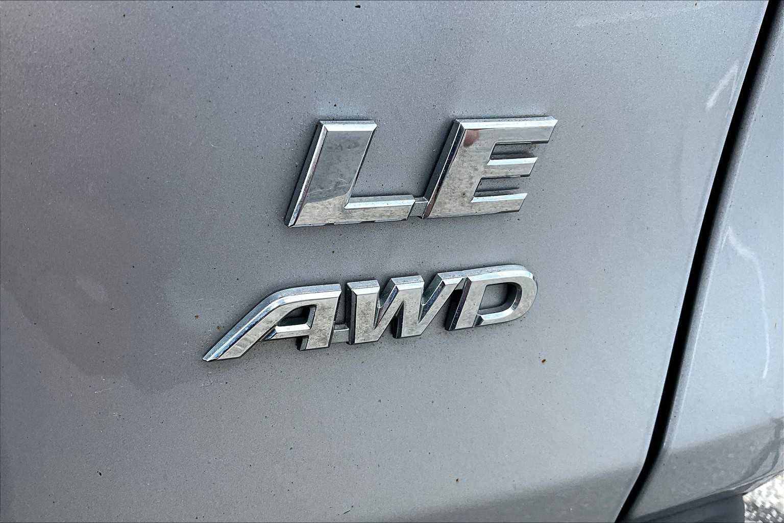 Used 2022 Toyota RAV4 LE image 10