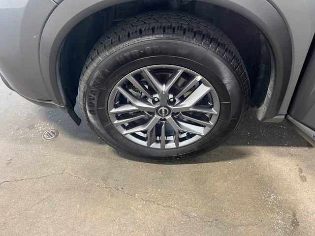 Used 2024 Nissan Rogue S AWD/4WD image 31